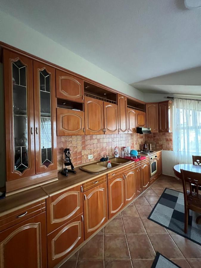 Villa Sokoli, Enjoy Sunset At This Spacious Apartment Тирана Екстер'єр фото