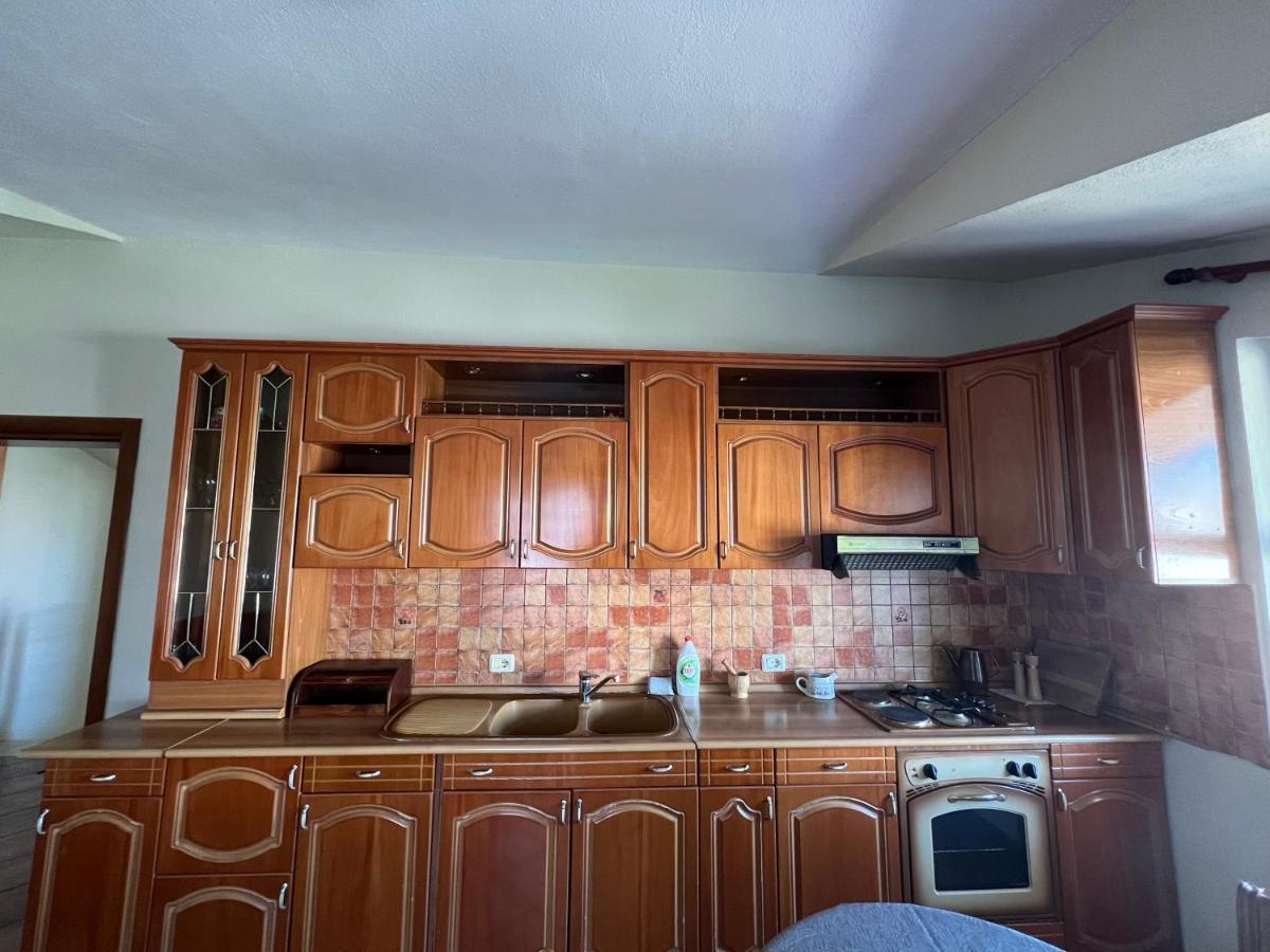Villa Sokoli, Enjoy Sunset At This Spacious Apartment Тирана Екстер'єр фото