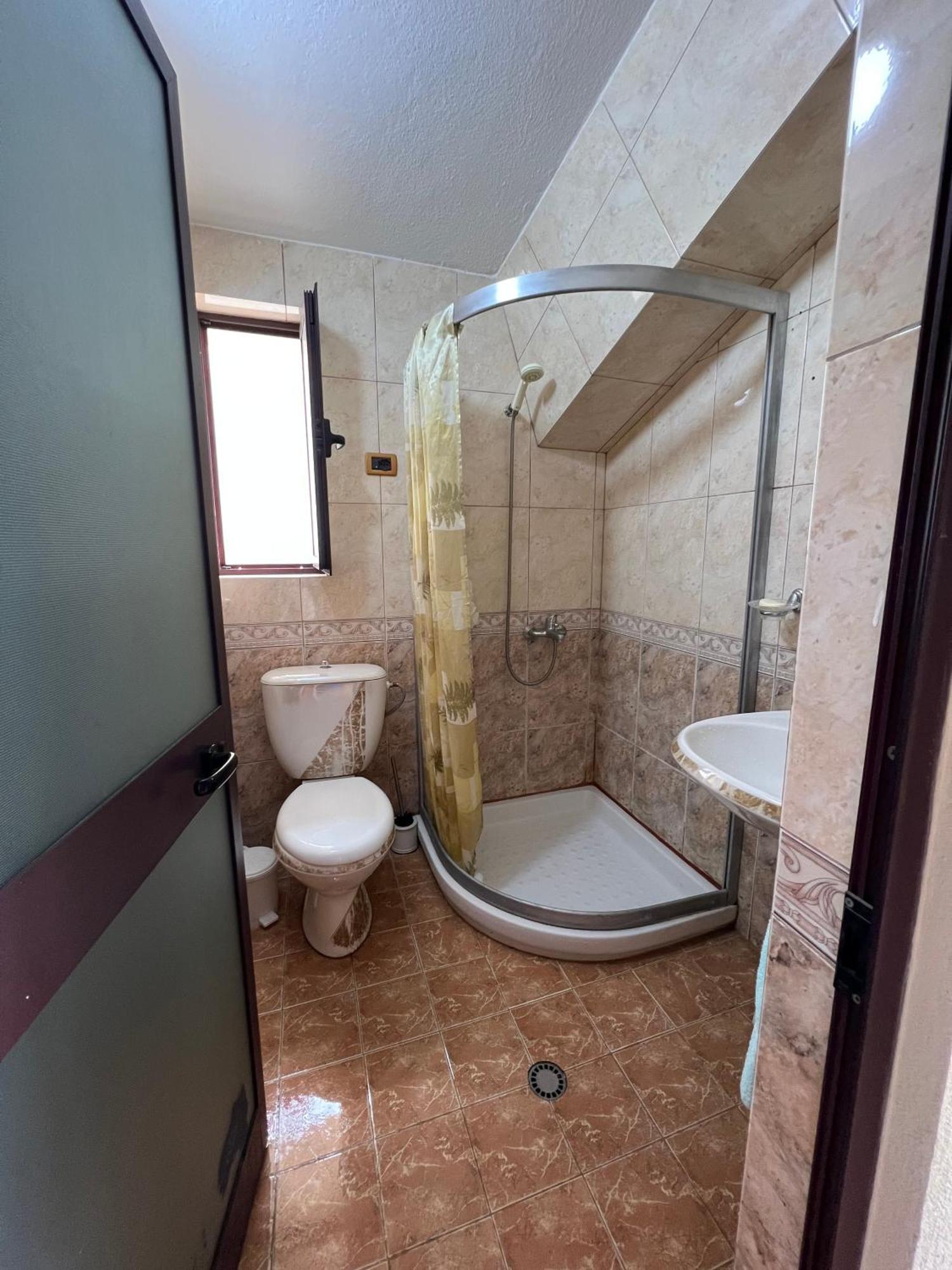 Villa Sokoli, Enjoy Sunset At This Spacious Apartment Тирана Екстер'єр фото