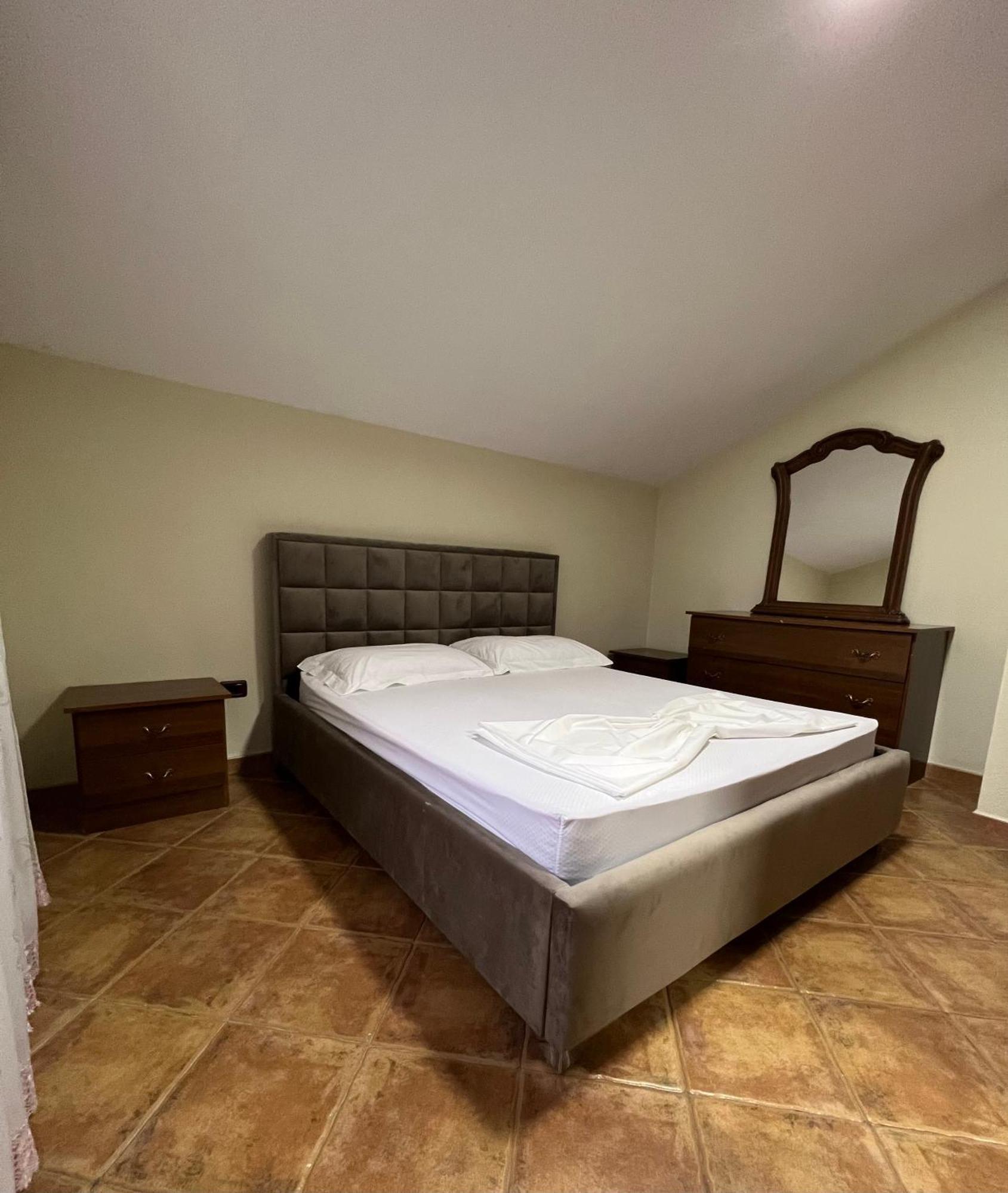 Villa Sokoli, Enjoy Sunset At This Spacious Apartment Тирана Екстер'єр фото
